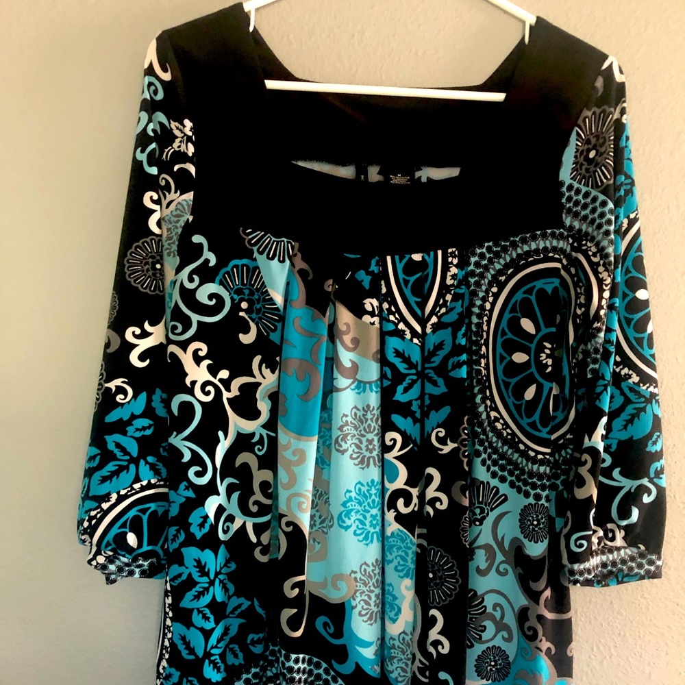 New Directions women’s Medium top